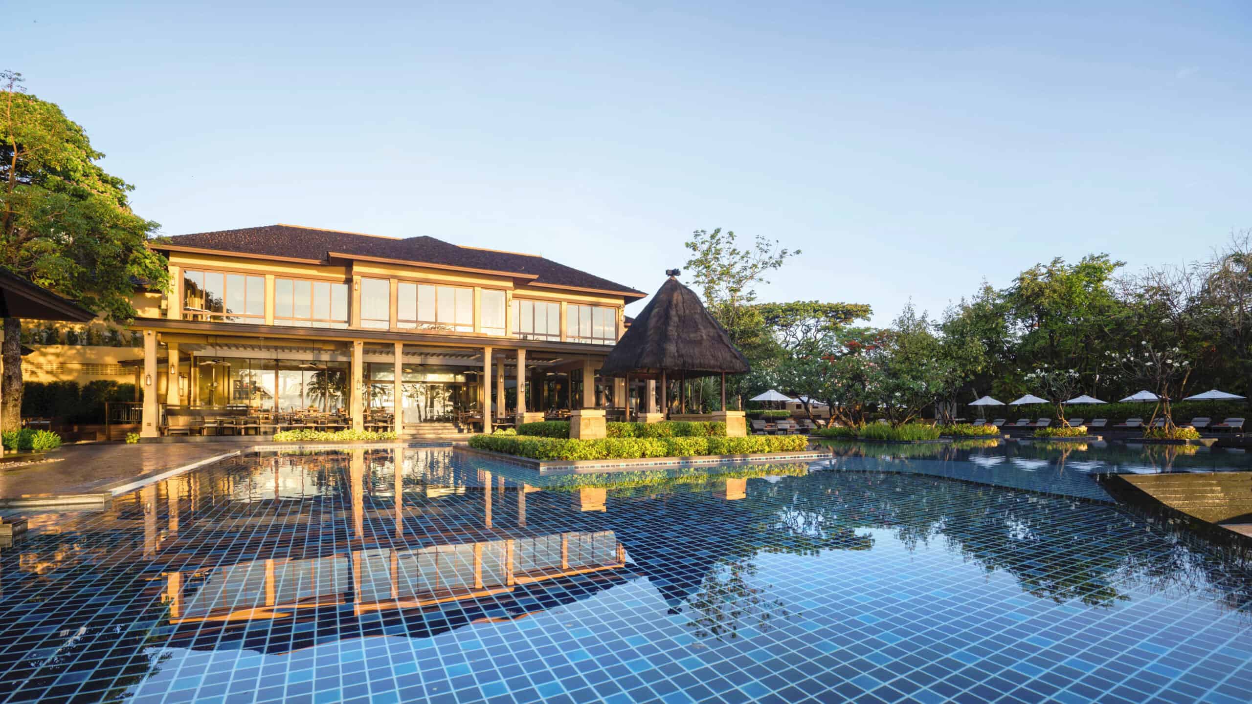 Junior Suite Pool View - Image 4