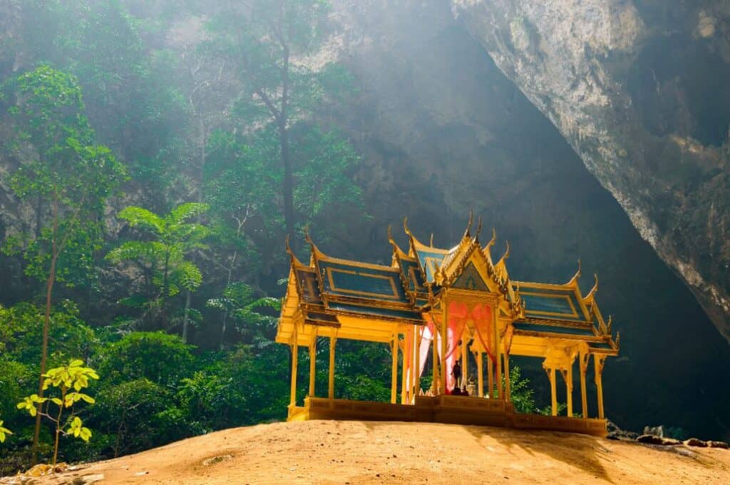 Khao Sam Roi Yot National Park อุทยานแห่งชาติ เขาสามร้อยยอด